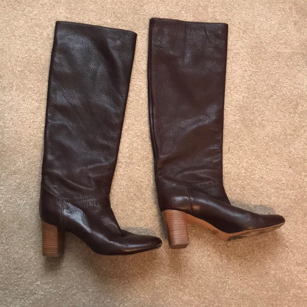 Chocolate brown Chloé boots.